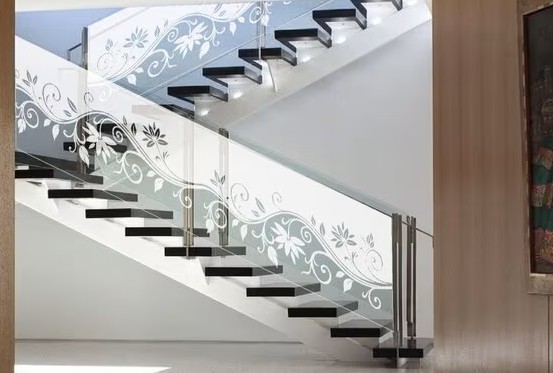 decorative-glass-stair